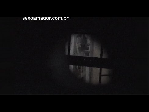 ❤️ Blondīnīte tiek slepeni filmēta ar kaimiņu vuajeru, kurš slēpjas aiz dobiem ķieģeļiem ️ Seks video pie porno lv.slowheat.top